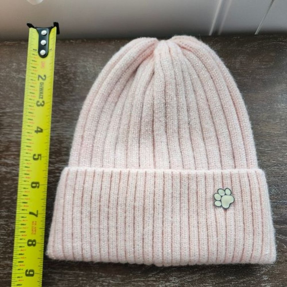 BEANIE BLUSH WITH DOG BONE DETAIL. NEW WITHOUT TAGS. COTTON KNIT
